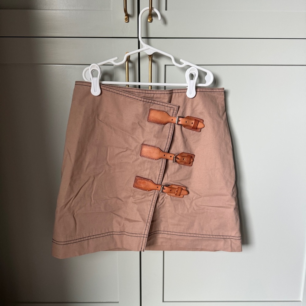 Ganni skirt with leather buckles. Size 34.